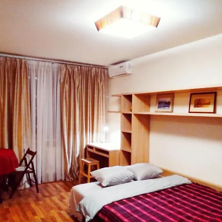 Apartnet. центр у метро - берестянская Apartment *